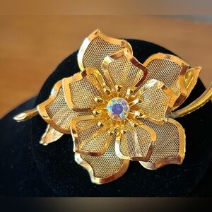 Vintage Gold Mesh Flower with Mesh Petals Brooch